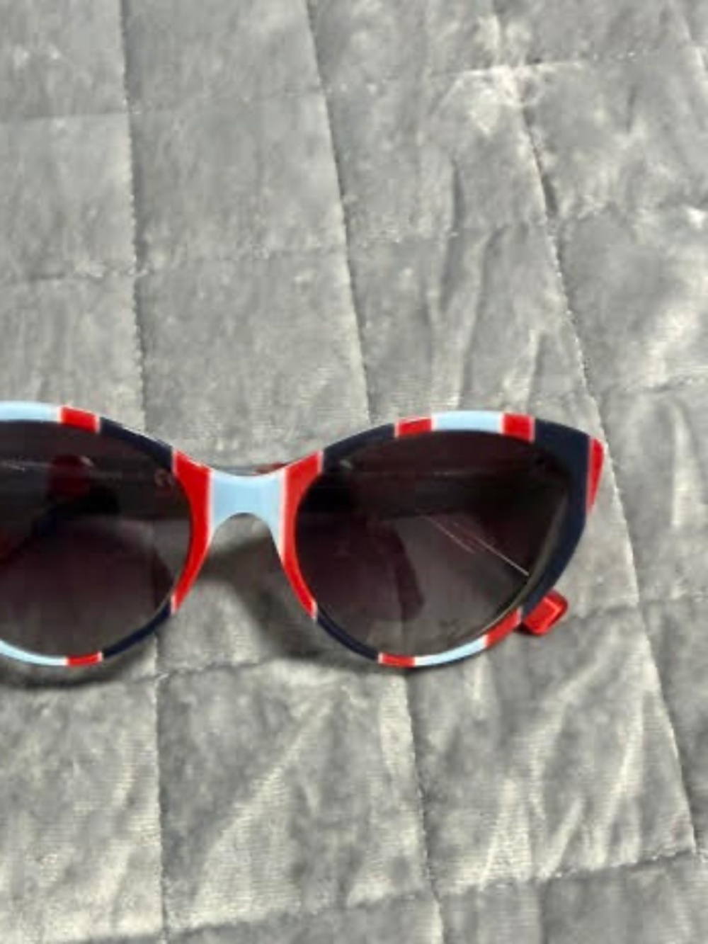 Sun Glasses - Picture 2 of 4